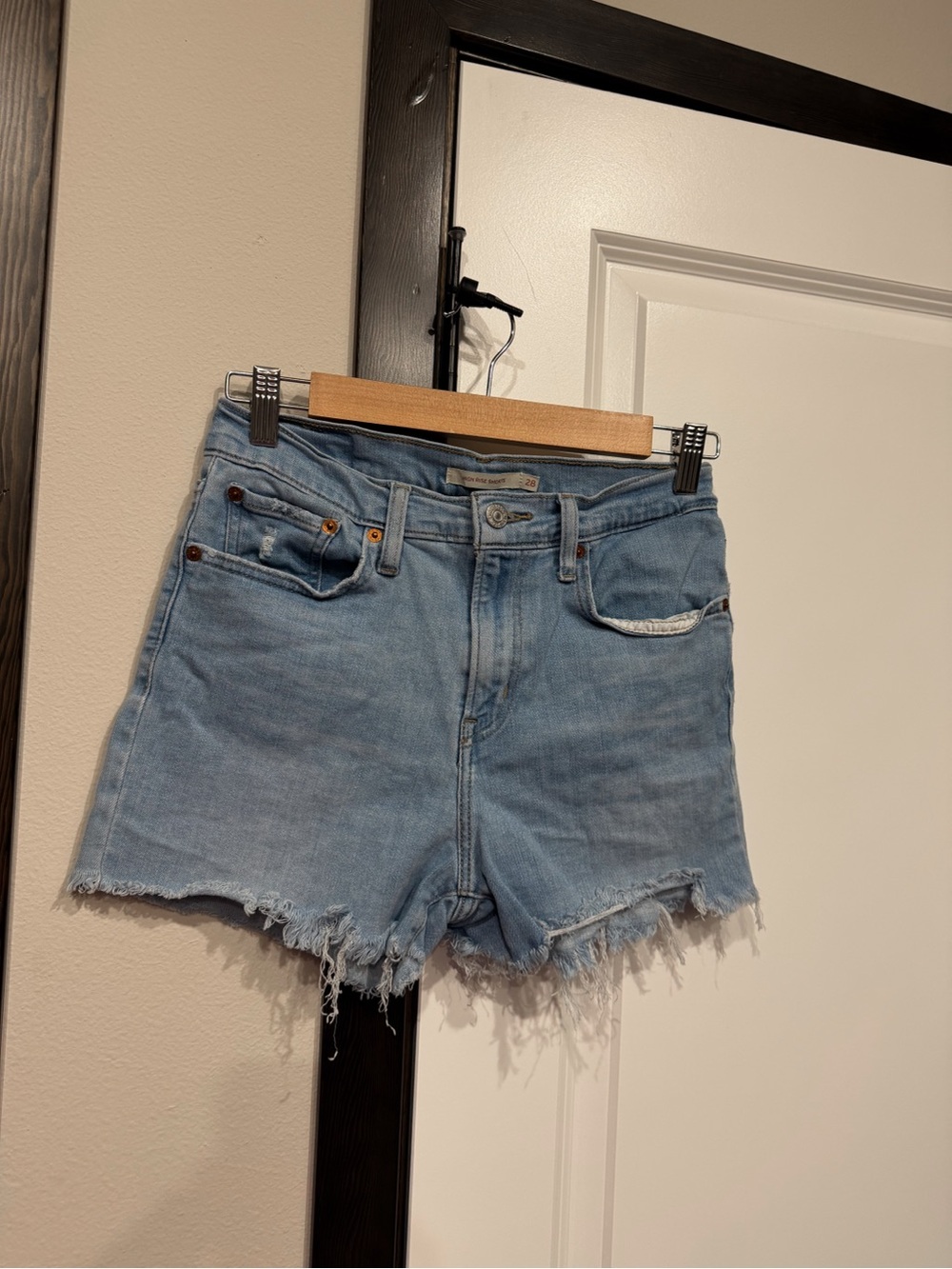 Levi’s Light Wash high rise Women’s Shorts